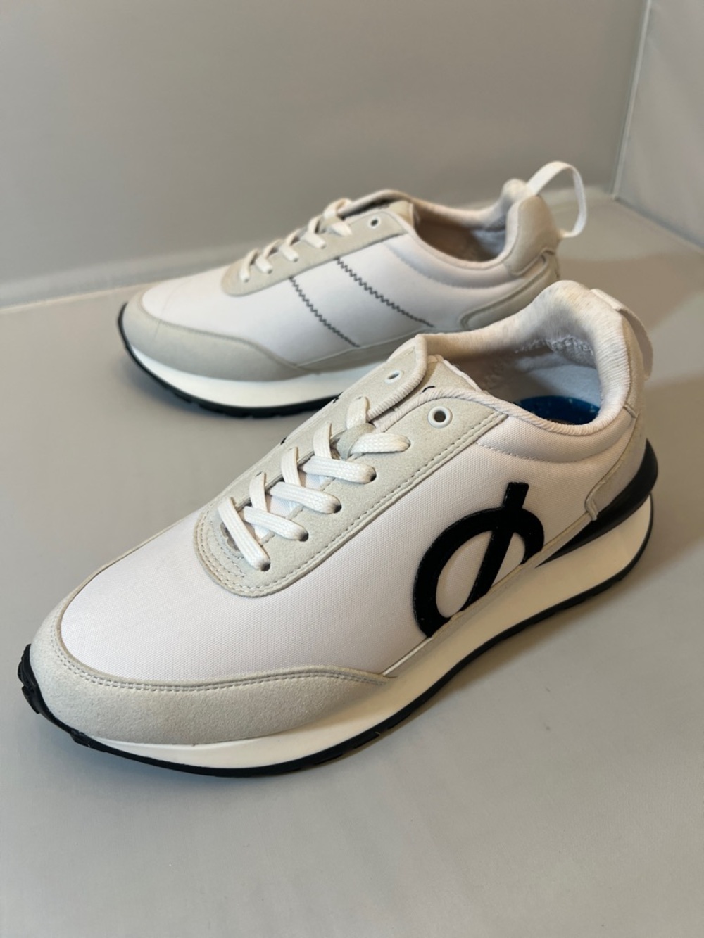 LOCI Fusion White & Black Logo Sneakers. EU 39. NWOB.